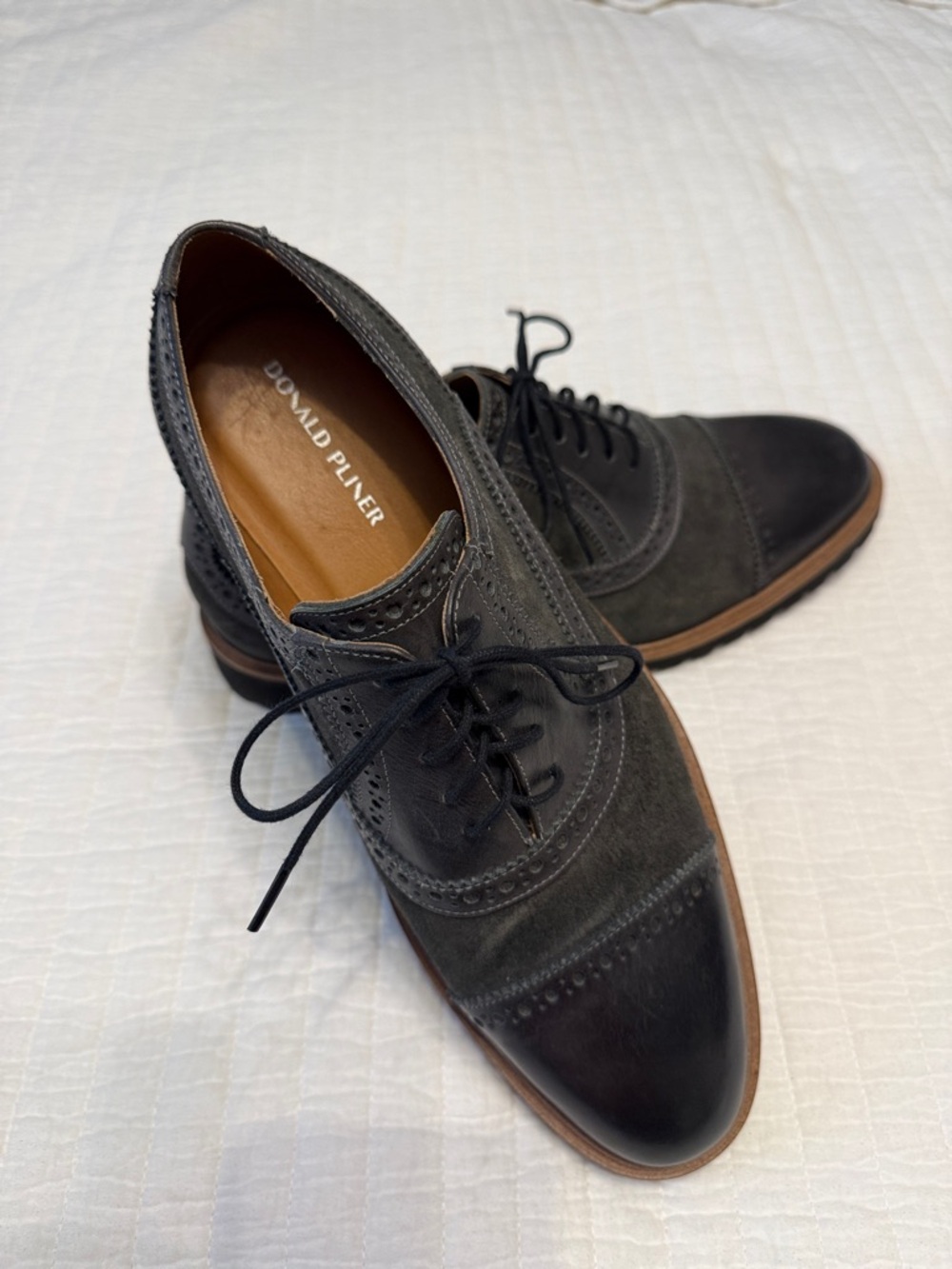 Donald J. Pliner Men's Black Suede and Leather Wingtip Oxford Size 10.5